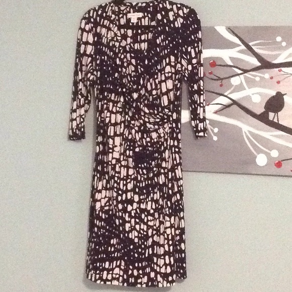 Flattering faux wrap dress - Picture 1 of 4